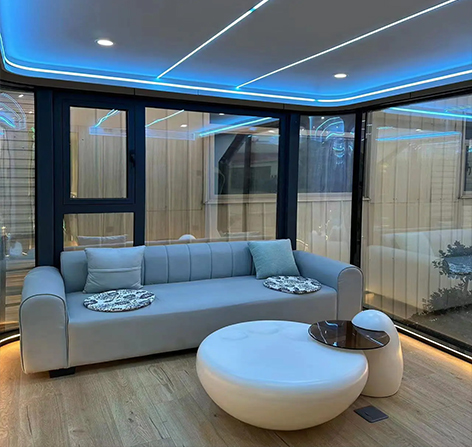 Where is the space capsule homestay located and how to connect water and electricity?